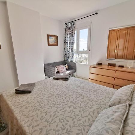Neptuno Apartment: Sun, Beach And Relax In Huelin マラガ エクステリア 写真