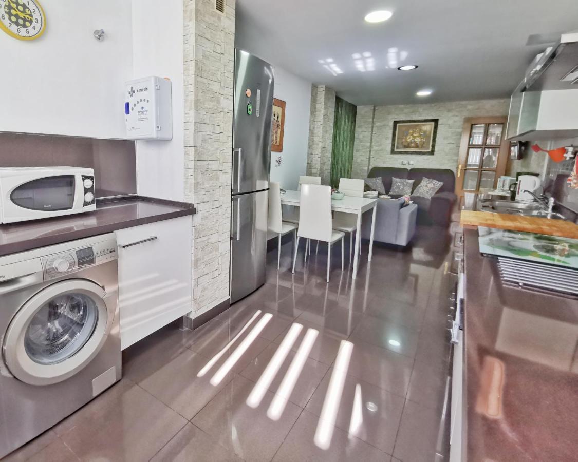 Neptuno Apartment: Sun, Beach And Relax In Huelin マラガ エクステリア 写真