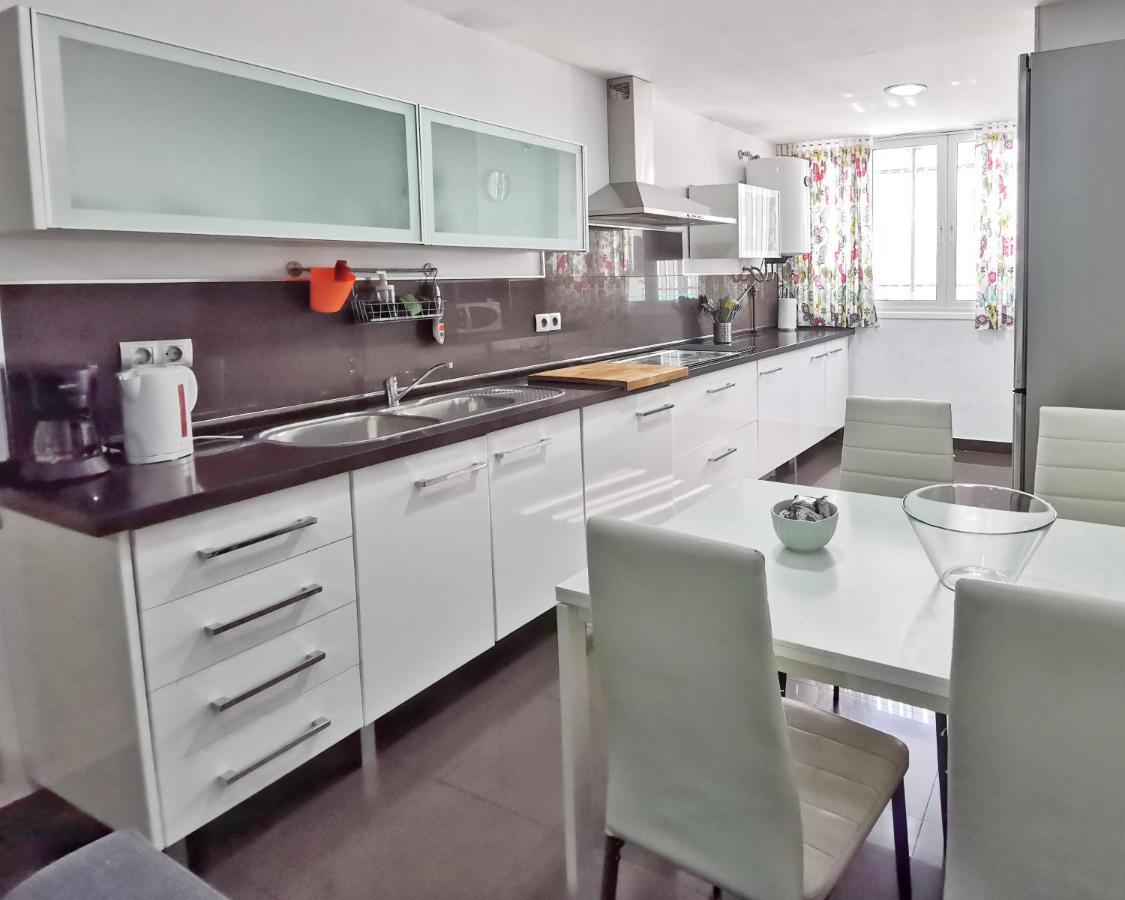 Neptuno Apartment: Sun, Beach And Relax In Huelin マラガ エクステリア 写真