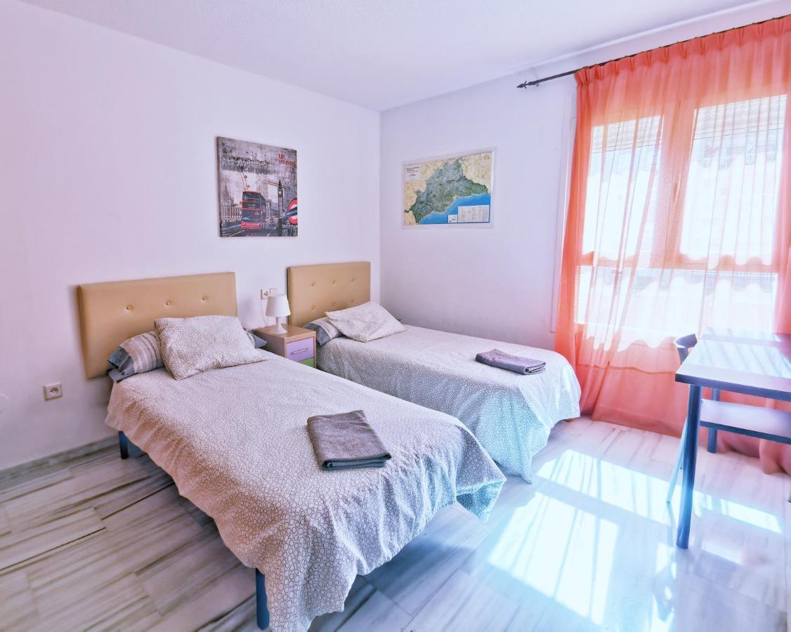 Neptuno Apartment: Sun, Beach And Relax In Huelin マラガ エクステリア 写真